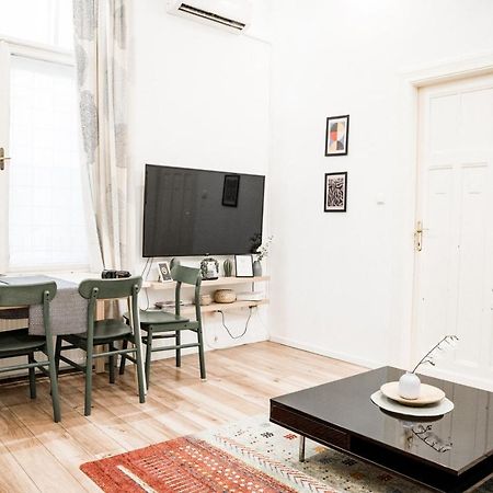Stylish And Spacious ! Central Location Kazincy Netflix Budapest Eksteriør billede