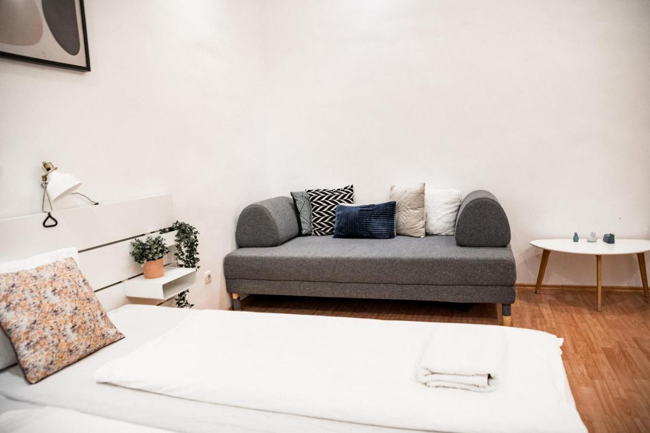 Stylish And Spacious ! Central Location Kazincy Netflix Budapest Eksteriør billede