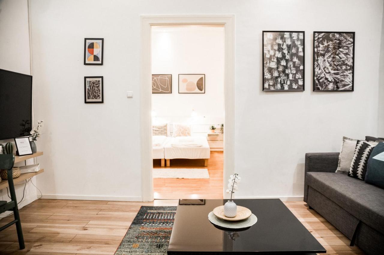 Stylish And Spacious ! Central Location Kazincy Netflix Budapest Eksteriør billede