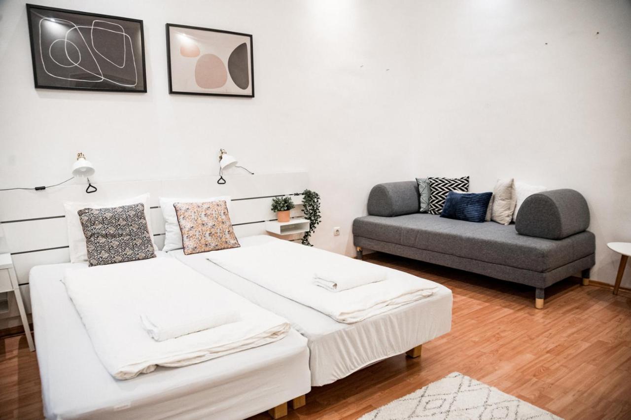 Stylish And Spacious ! Central Location Kazincy Netflix Budapest Eksteriør billede