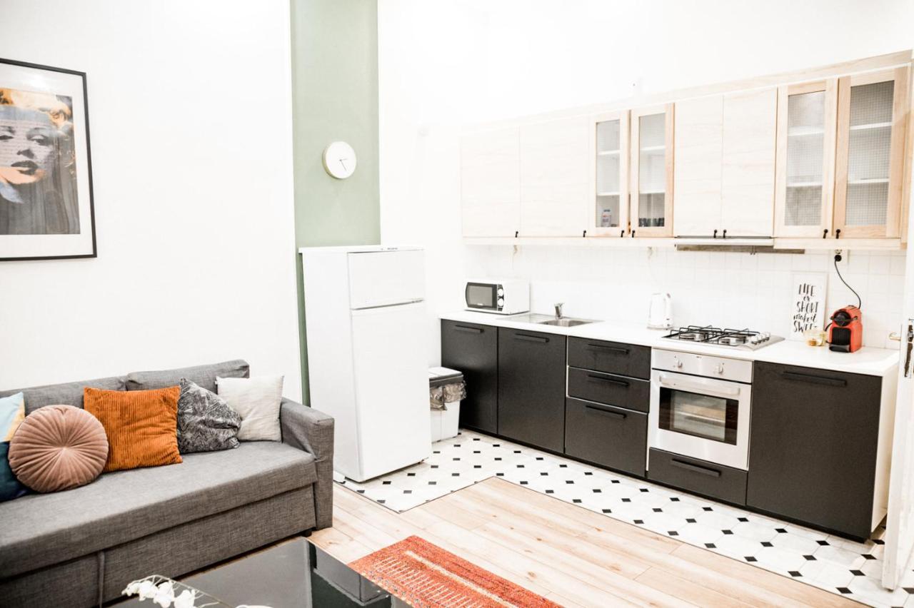 Stylish And Spacious ! Central Location Kazincy Netflix Budapest Eksteriør billede