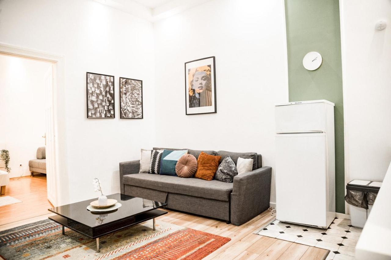Stylish And Spacious ! Central Location Kazincy Netflix Budapest Eksteriør billede