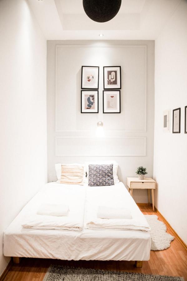 Stylish And Spacious ! Central Location Kazincy Netflix Budapest Eksteriør billede