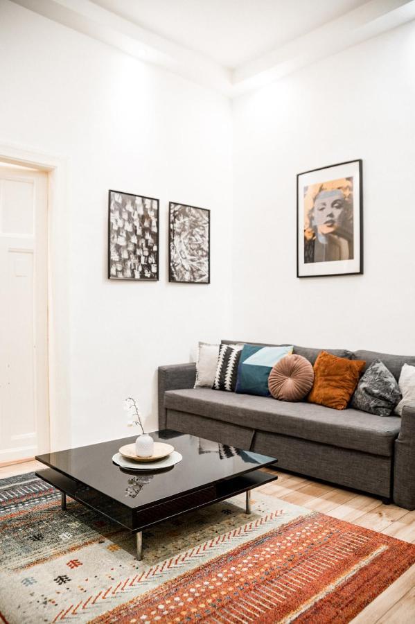 Stylish And Spacious ! Central Location Kazincy Netflix Budapest Eksteriør billede