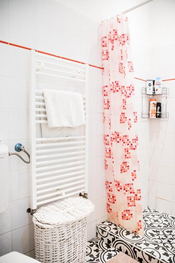 Stylish And Spacious ! Central Location Kazincy Netflix Budapest Eksteriør billede